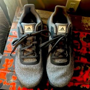Men’s Adidas sneakers never worn perfect condition. To narrow for husband